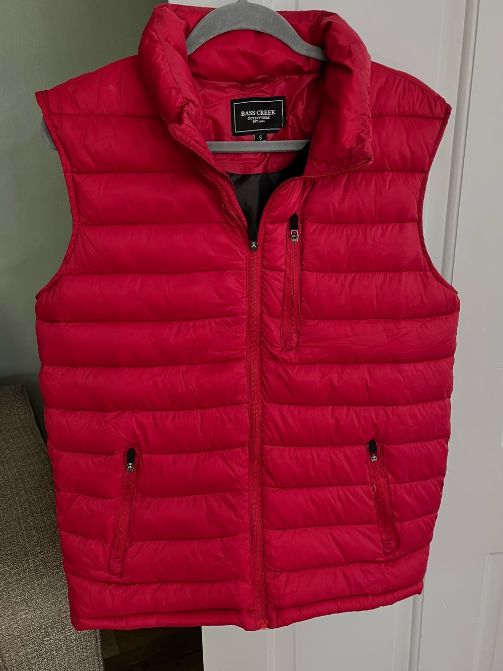 Bass Creek Outfitters size S Cranberry Red Quilted Outerwear Vest Down Filled